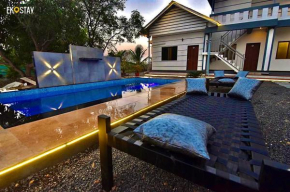 EKO STAY- LAKEFRONT Villa